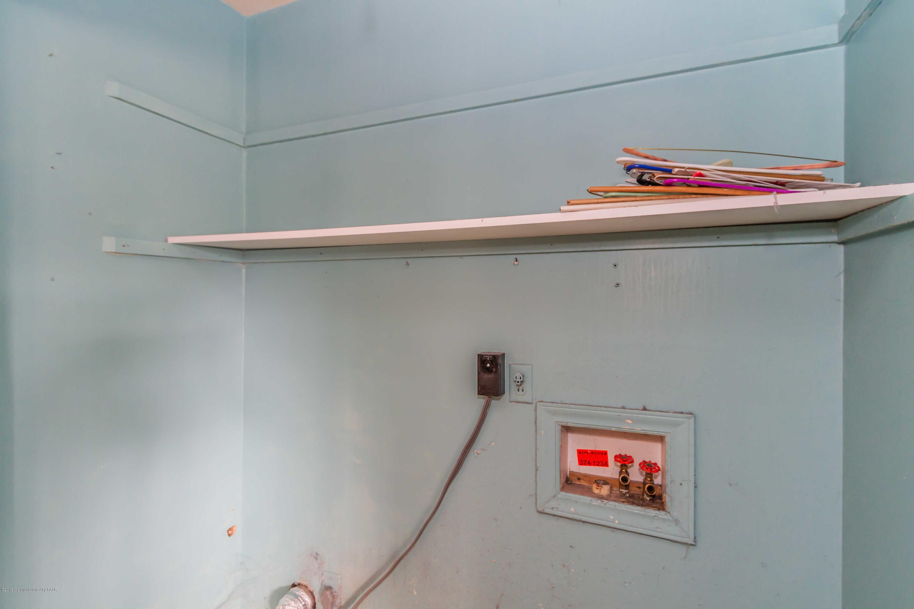 6205 Calumet Road Amarillo, TX 79106 - Photo 35 of 39 a utility room with an empty shelf