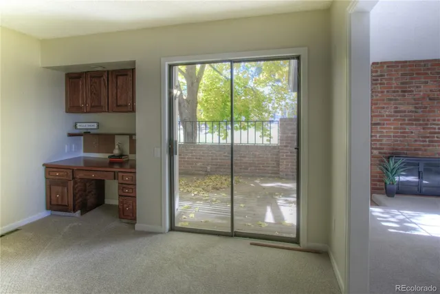 a view of livingroom with furniture