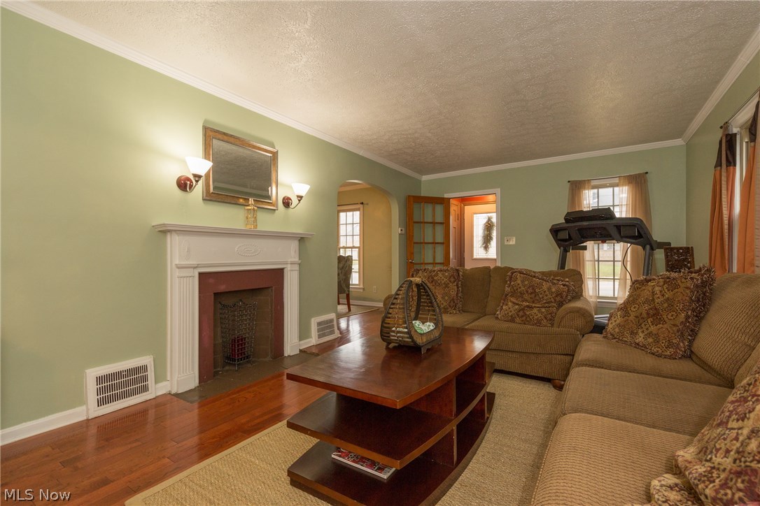 2252 South Taylor Road Cleveland Heights, OH 44118 - Photo 2 of 34 Gallery Image 2