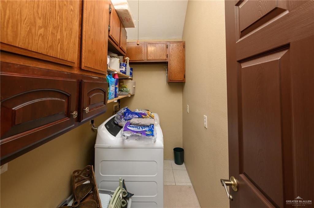 36431 Marshall Hutts Road Rio Hondo, TX 78583 - Photo 21 of 45 a utility room with dryer and washer