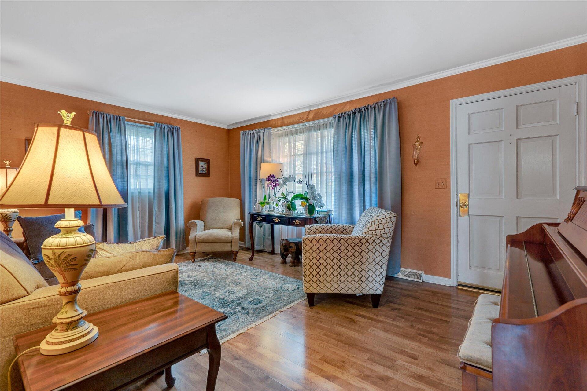 5533 Twilight Road Roanoke, VA 24019 - Photo 3 of 24 a living room with furniture and a window