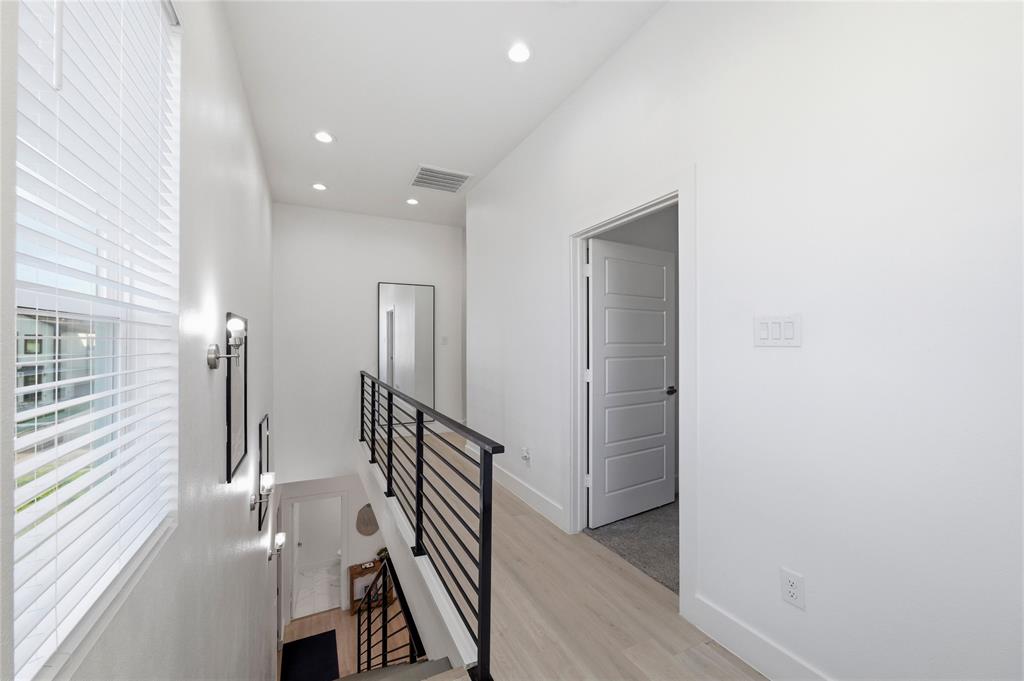 2406 Merlin Street Dallas, TX 75215 - Photo 16 of 36