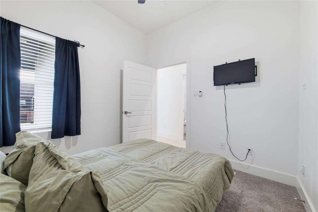 2406 Merlin Street Dallas, TX 75215 - Photo 20 of 36