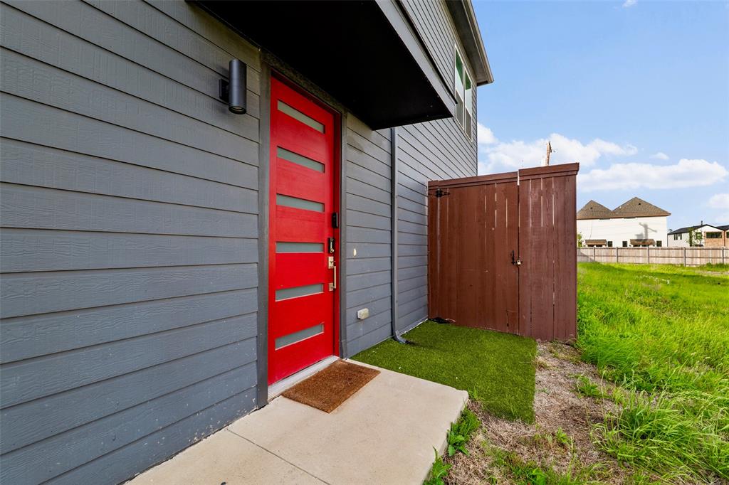 2406 Merlin Street Dallas, TX 75215 - Photo 2 of 36