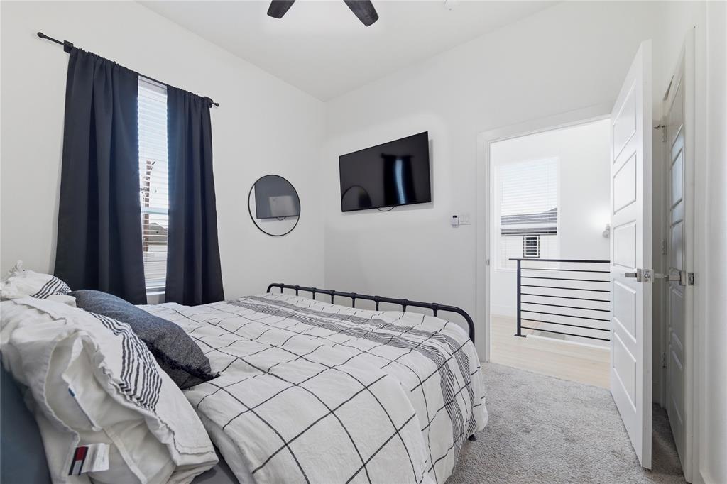 2406 Merlin Street Dallas, TX 75215 - Photo 24 of 36