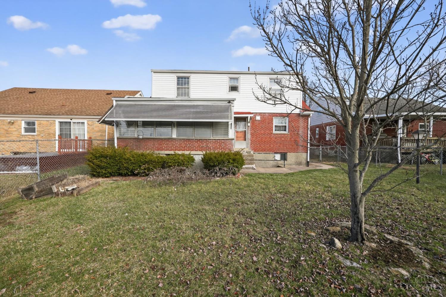 313 Pershing Avenue Cincinnati, OH 45215 - Photo 2 of 36