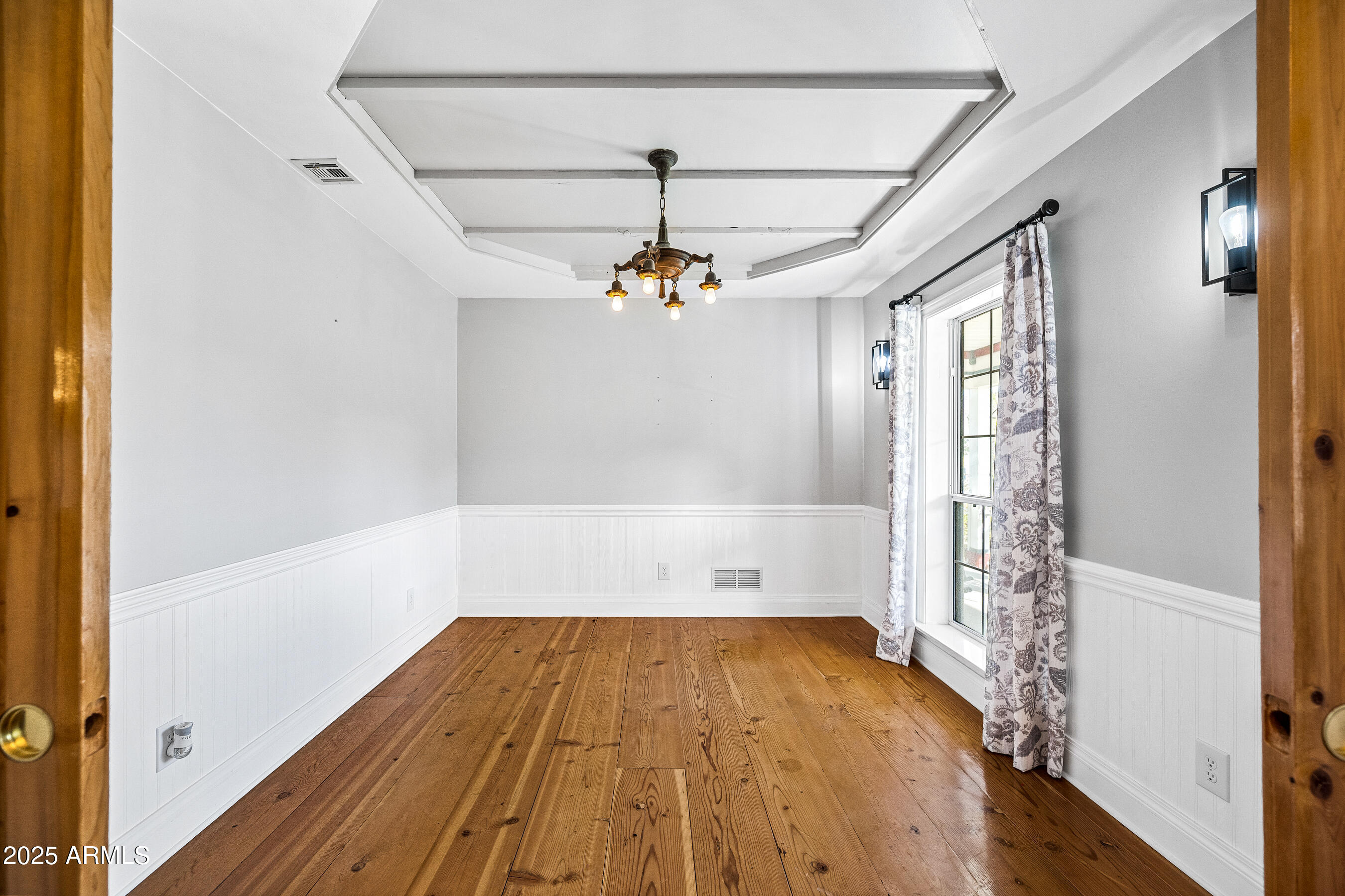 17288 Foothill Road Yarnell, AZ 85362 - Photo 27 of 79 a view of empty room with wooden floor and fan