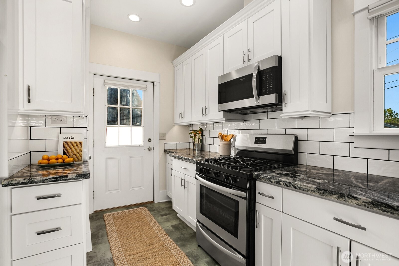 5119 Meridian Avenue North Seattle, WA 98103 - Photo 13 of 39