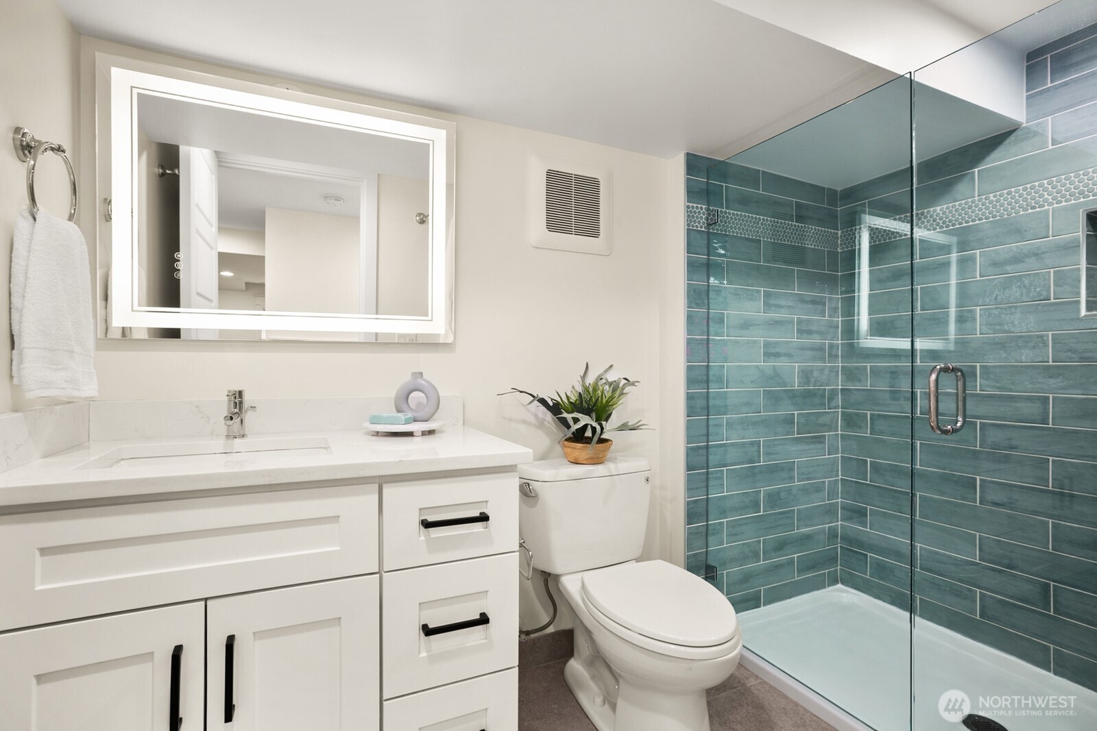 5119 Meridian Avenue North Seattle, WA 98103 - Photo 25 of 39