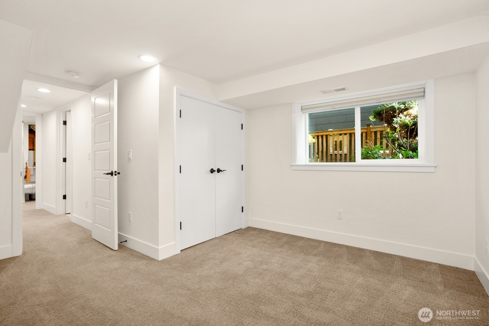 5119 Meridian Avenue North Seattle, WA 98103 - Photo 26 of 39
