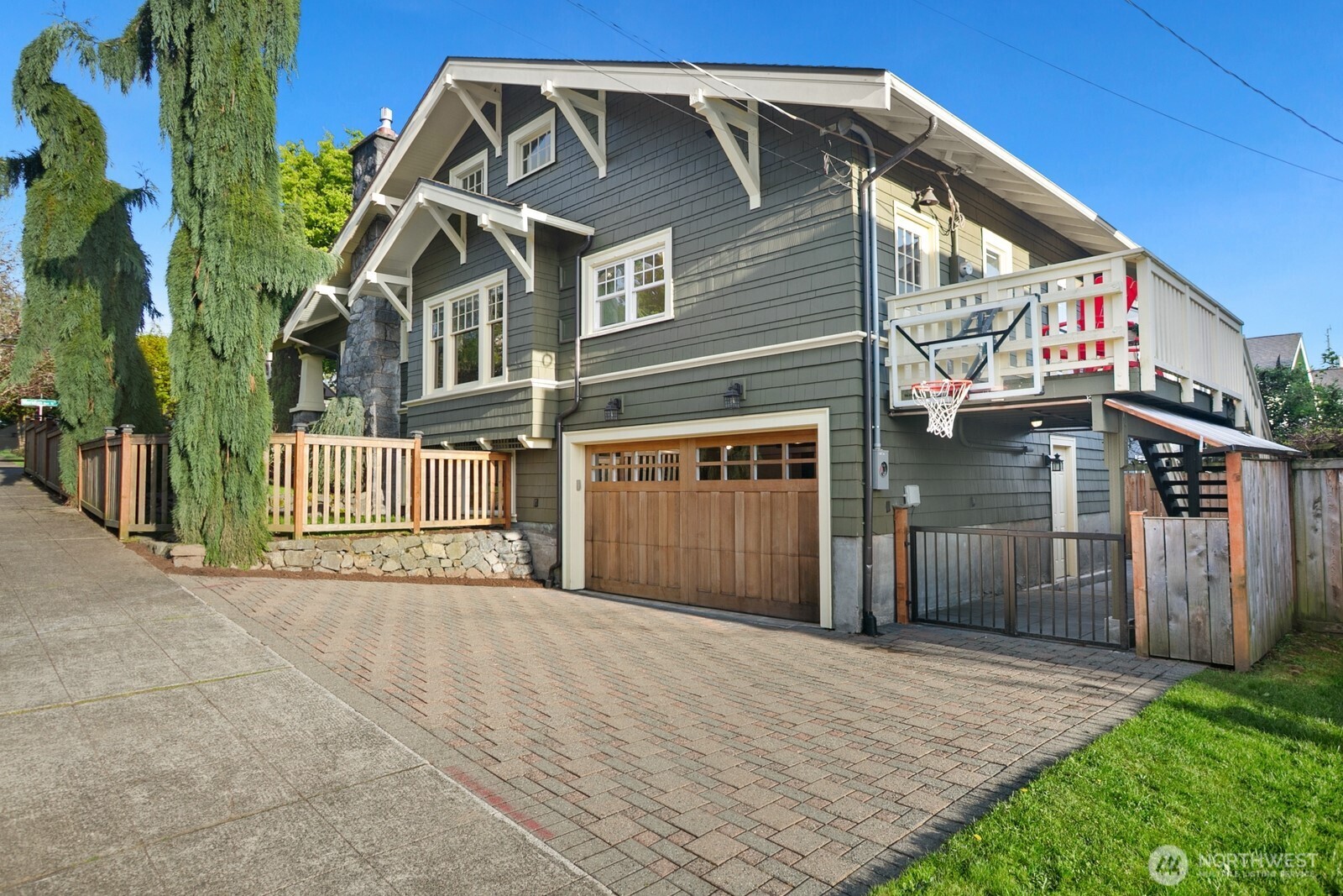 5119 Meridian Avenue North Seattle, WA 98103 - Photo 3 of 39