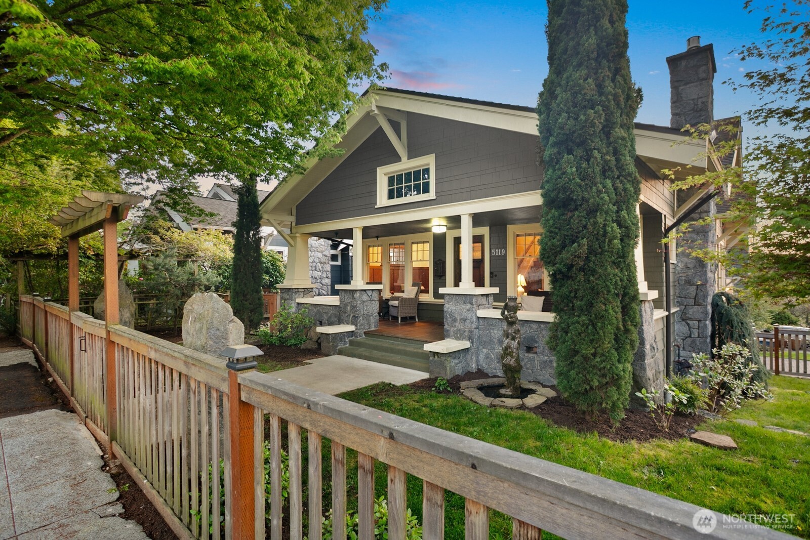 5119 Meridian Avenue North Seattle, WA 98103 - Photo 4 of 39