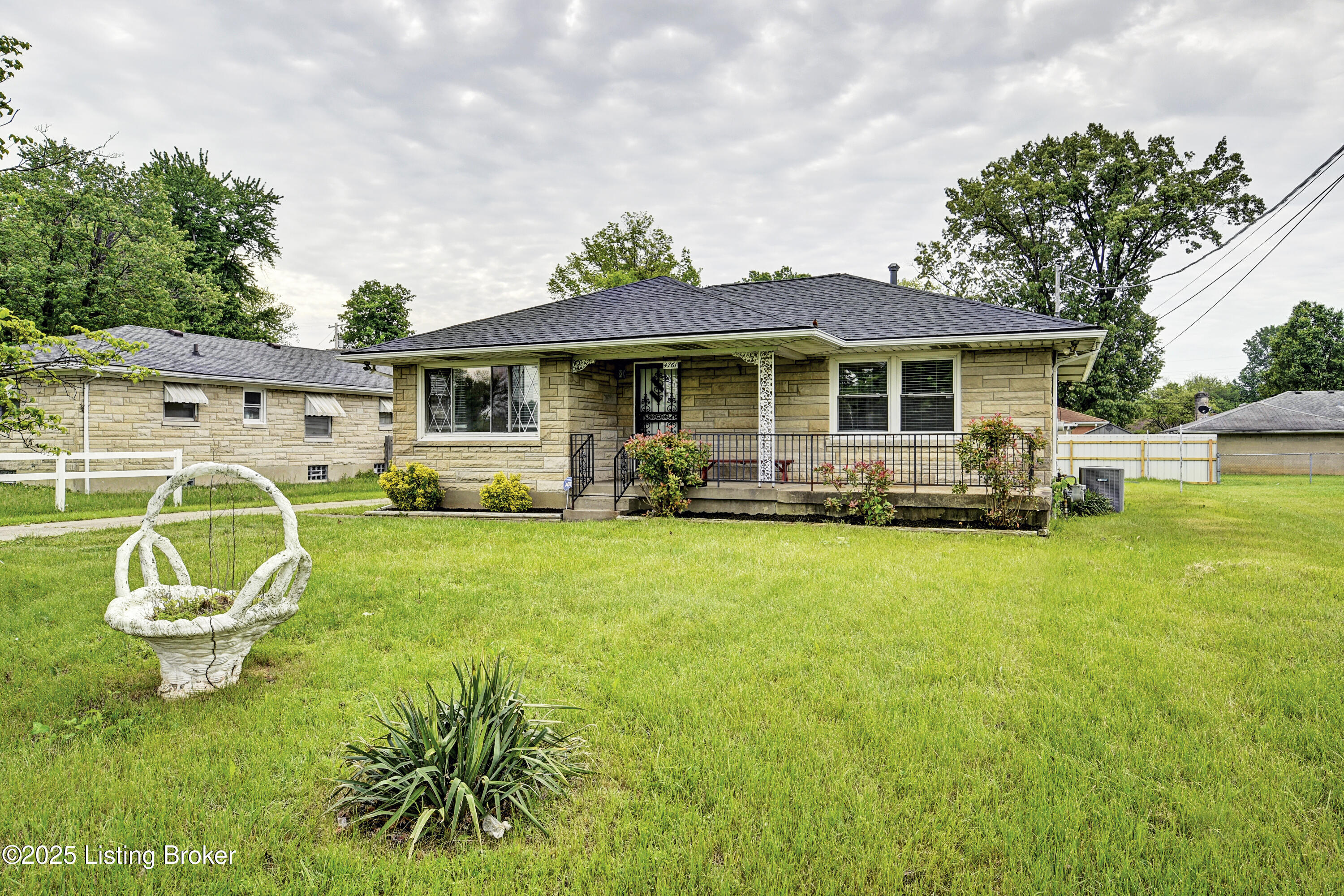 4761 Cane Run Road Louisville, KY 40216 - Photo 1 of 41 Front
