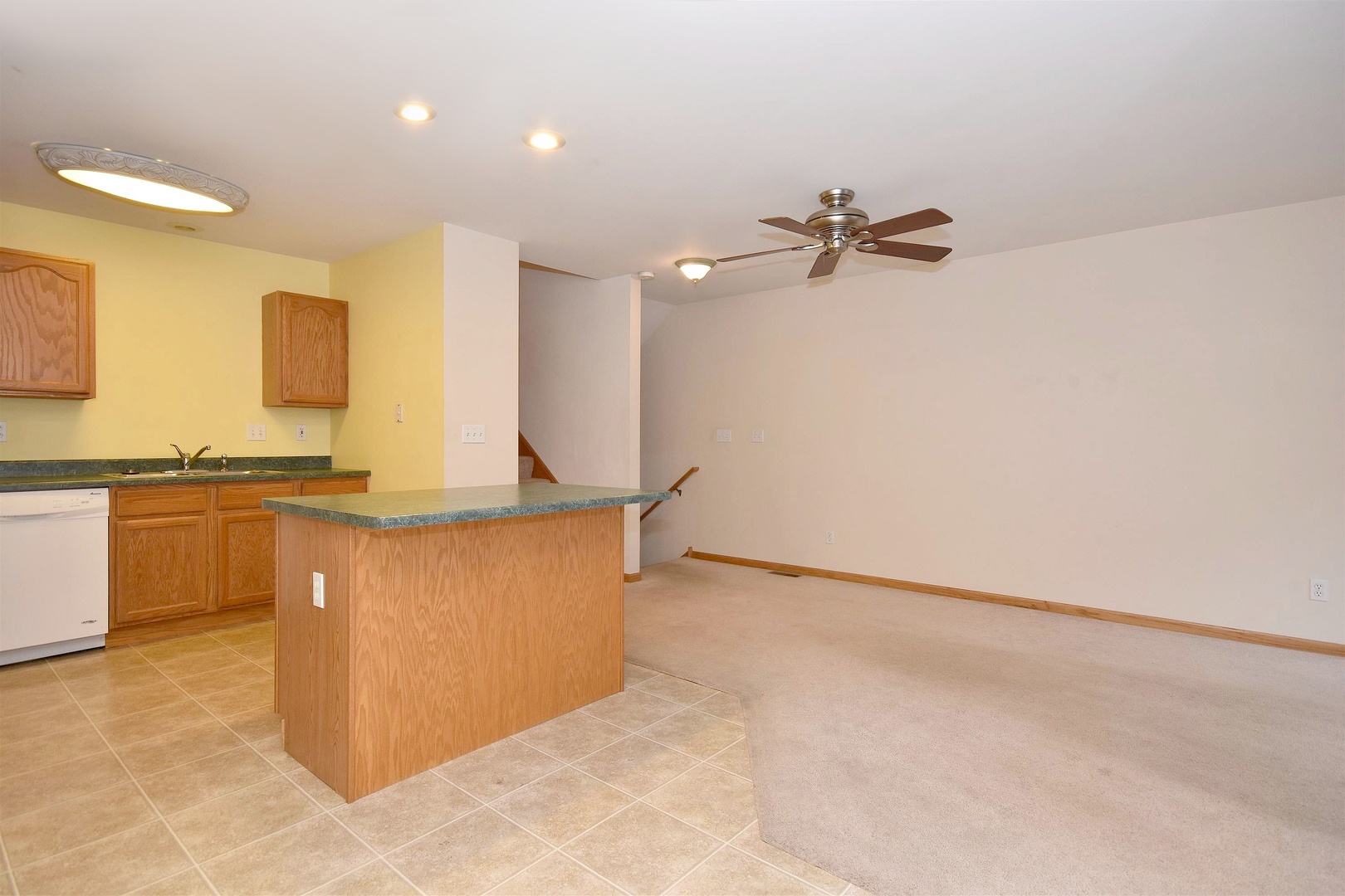 566 South Peace Road Sycamore, IL 60178 - Photo 4 of 26
