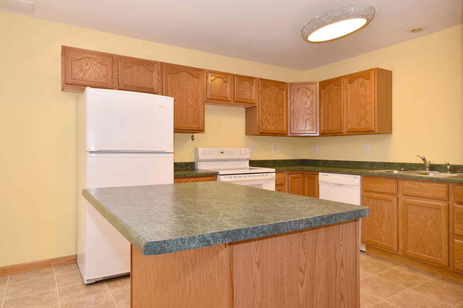 566 South Peace Road Sycamore, IL 60178 - Photo 7 of 26