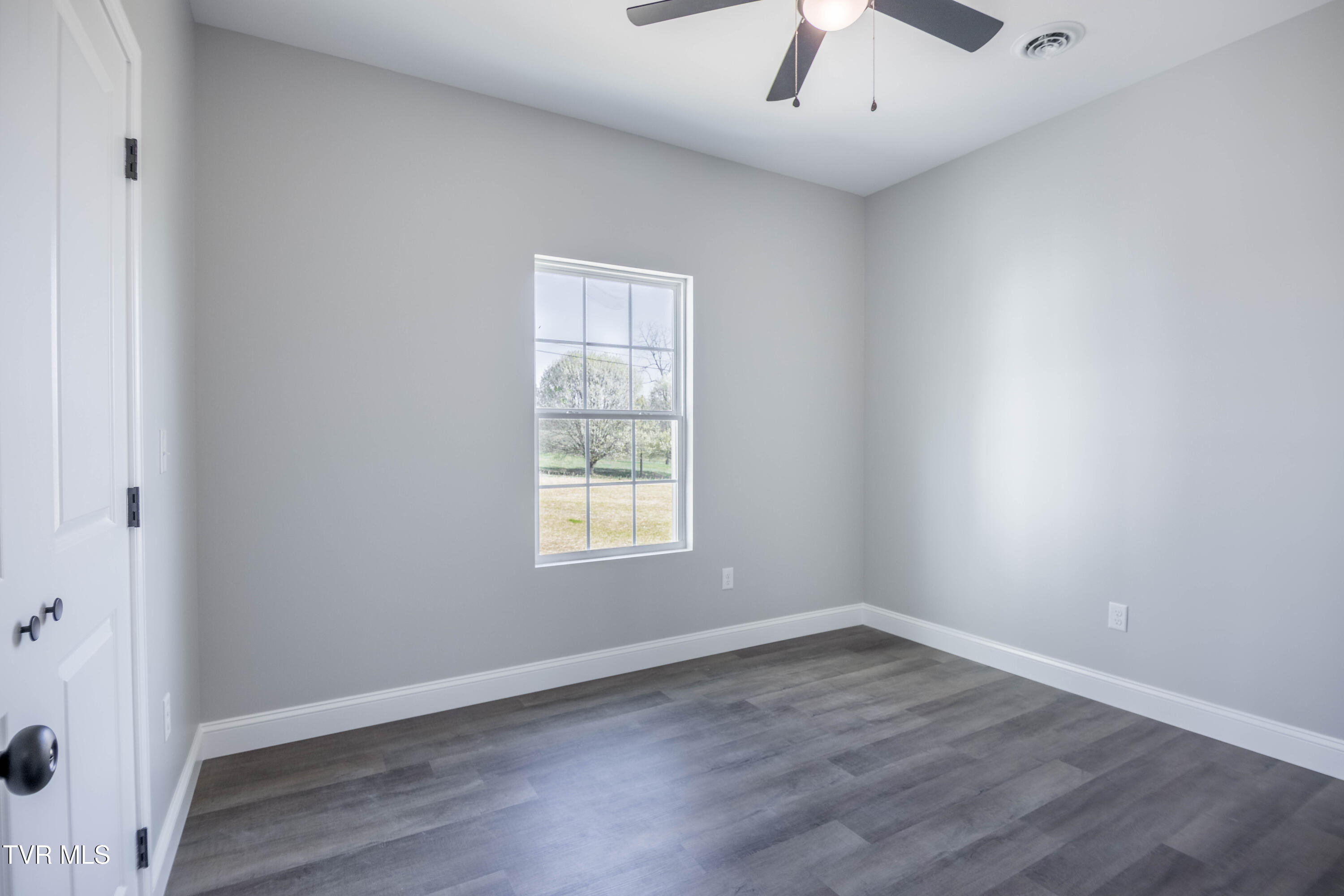 550 Gibson Loop Afton, TN 37616 - Photo 18 of 29 087A9870-HDR