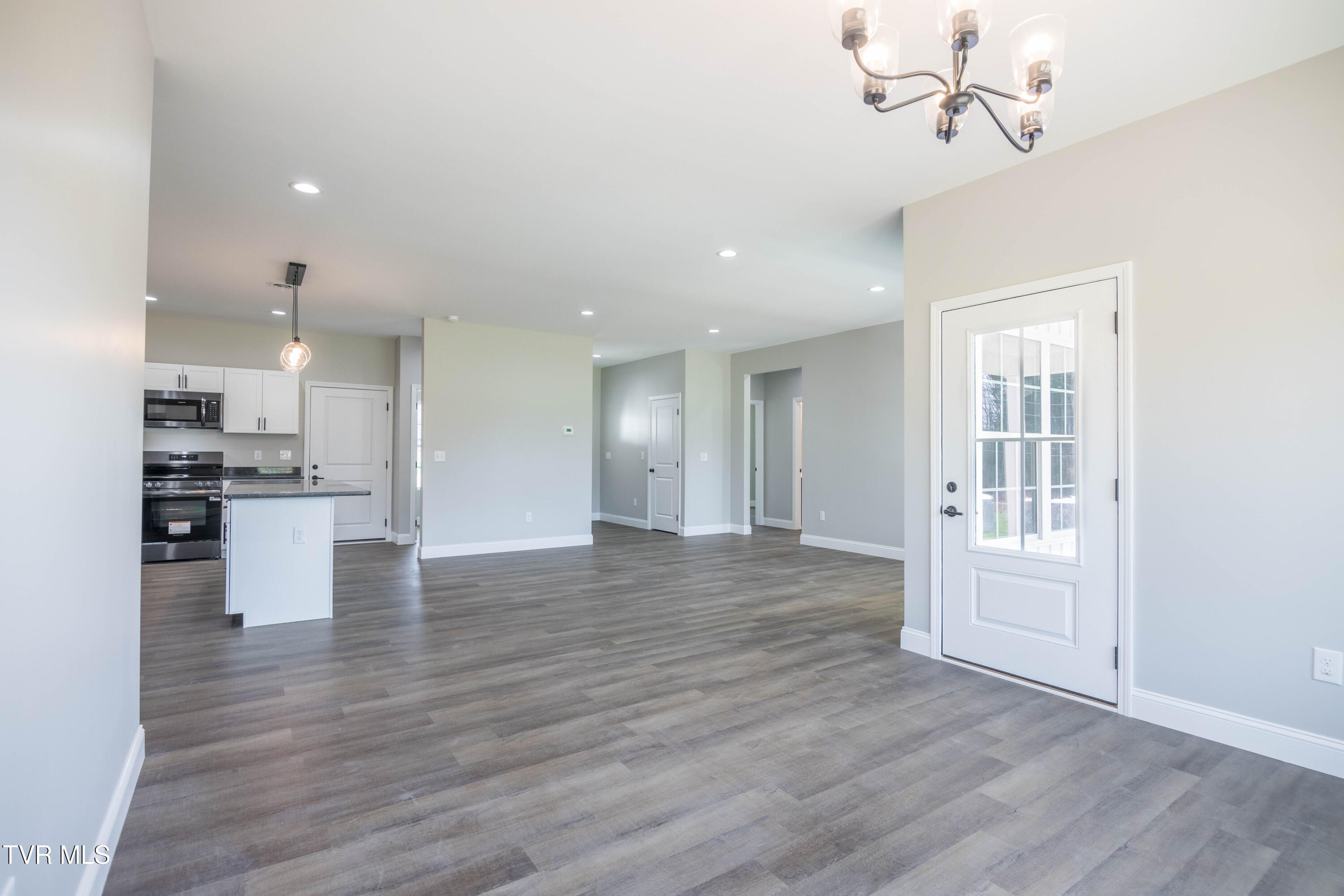 550 Gibson Loop Afton, TN 37616 - Photo 4 of 29 087A9794-HDR