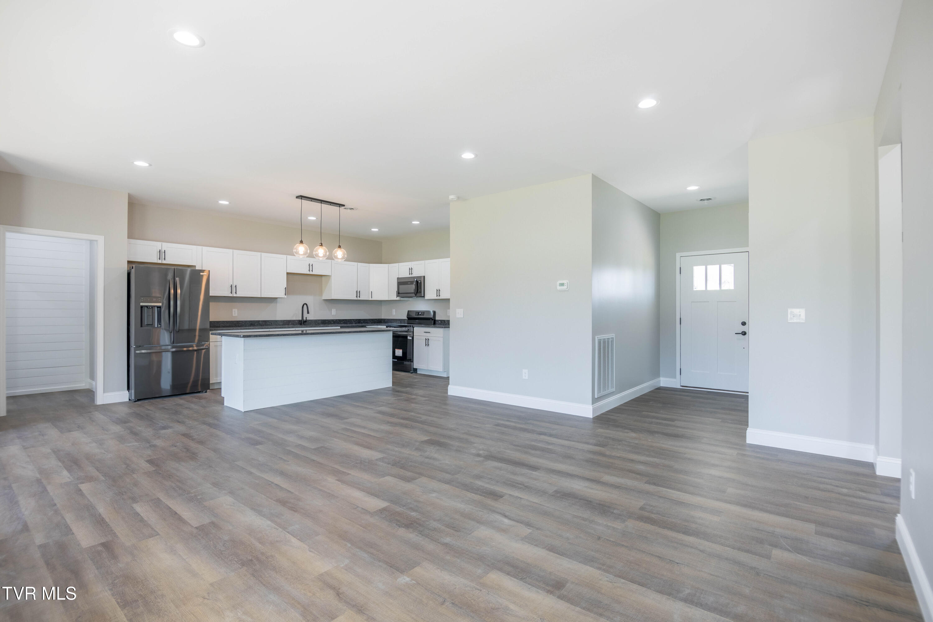 550 Gibson Loop Afton, TN 37616 - Photo 5 of 29 087A9788-HDR