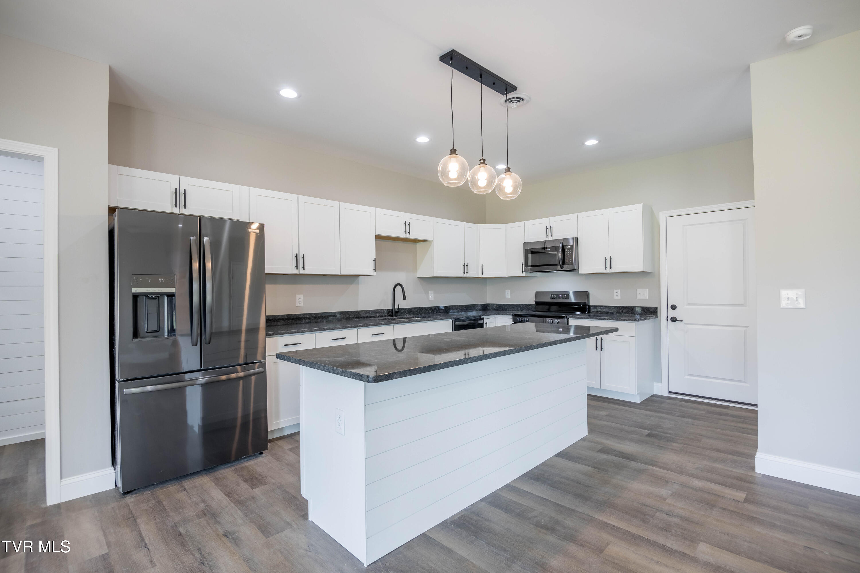 550 Gibson Loop Afton, TN 37616 - Photo 6 of 29 087A9800-HDR