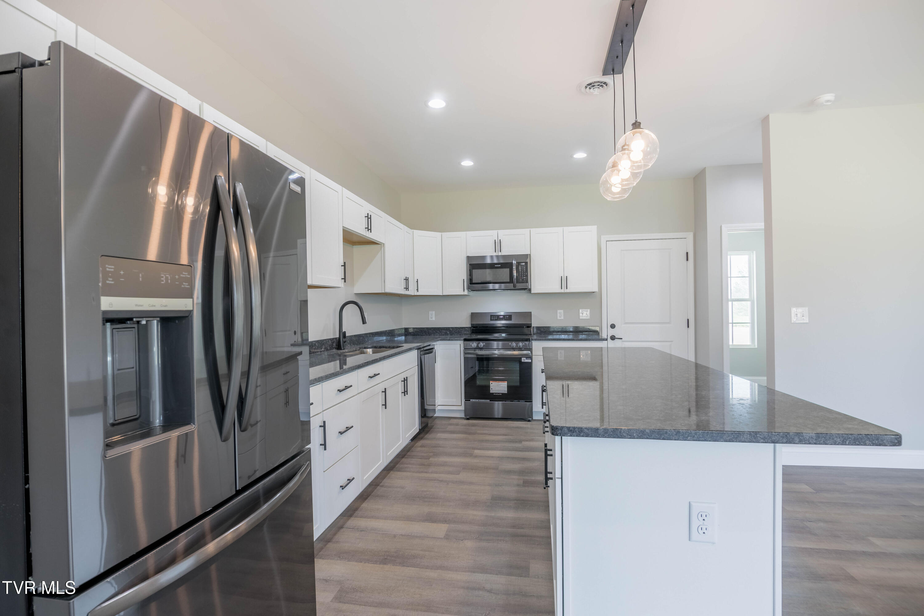 550 Gibson Loop Afton, TN 37616 - Photo 7 of 29 087A9803-HDR