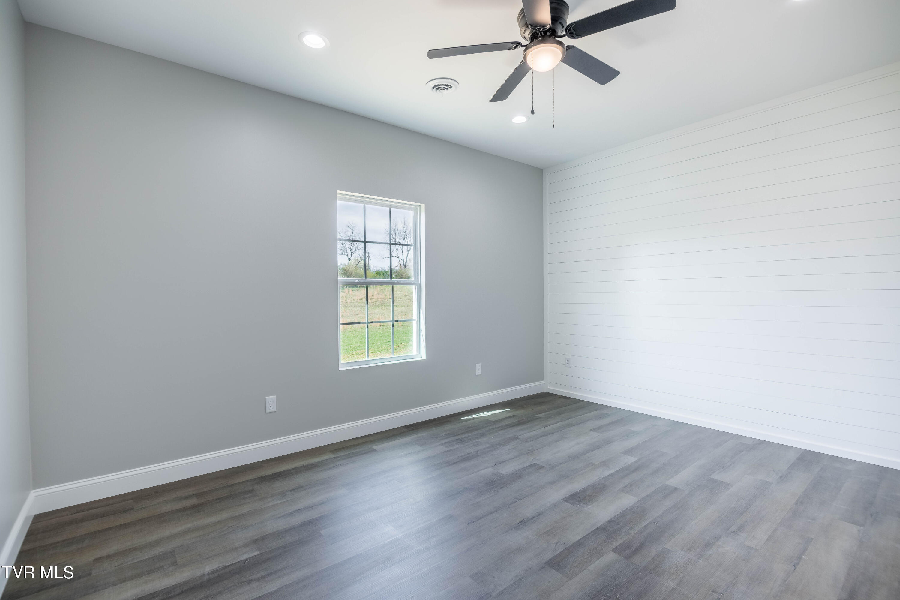 550 Gibson Loop Afton, TN 37616 - Photo 10 of 29 087A9834-HDR