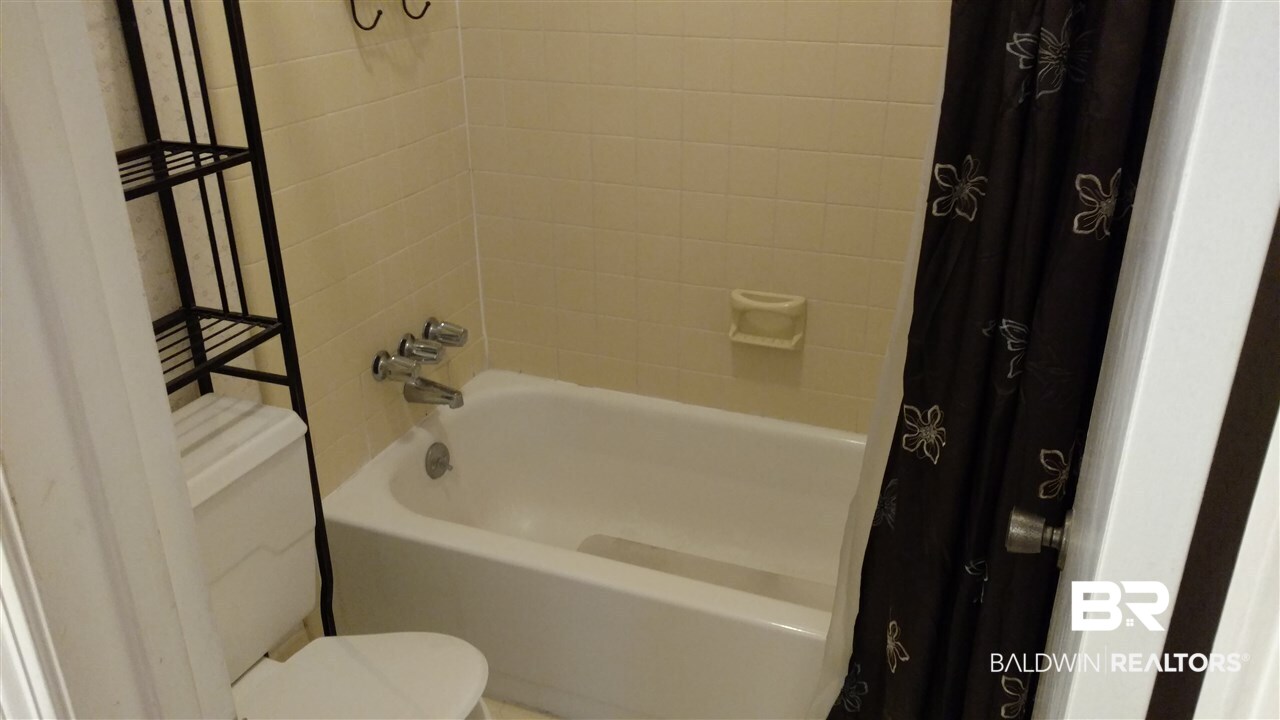 1462 Long Wood Road Mobile, AL 36609 - Photo 10 of 23