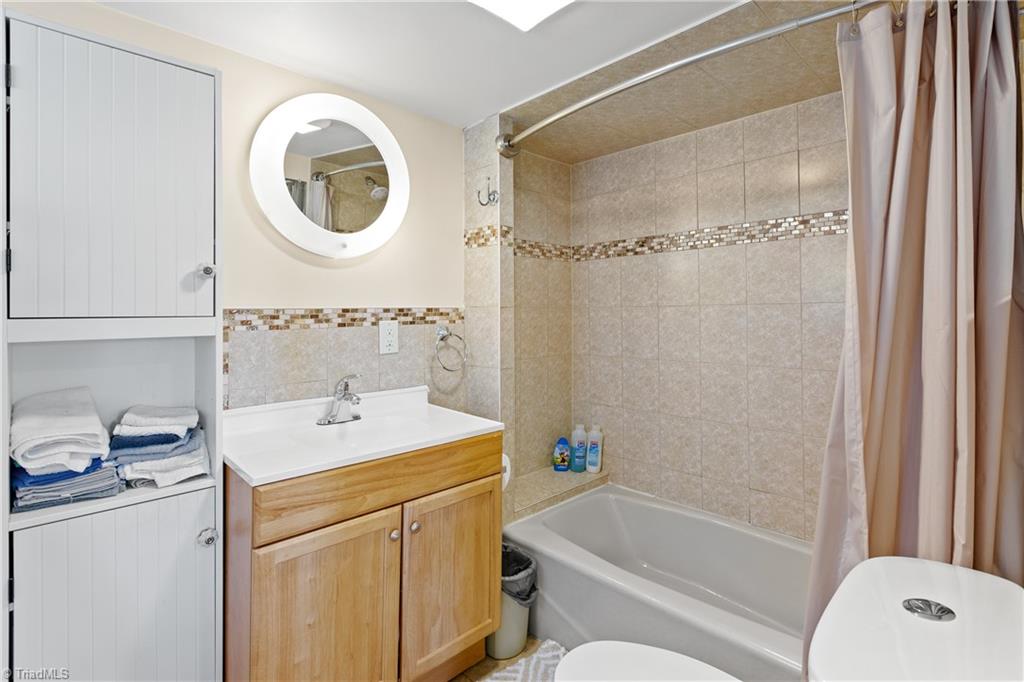 2465 Griffith Road Winston-Salem, NC 27103 - Photo 11 of 25