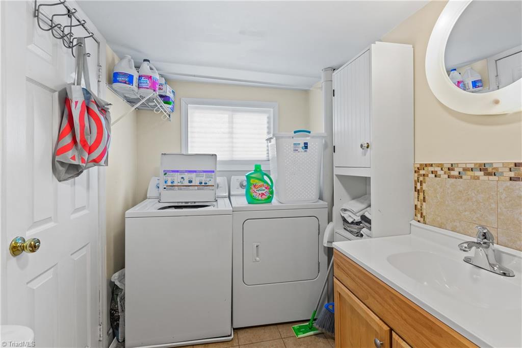 2465 Griffith Road Winston-Salem, NC 27103 - Photo 12 of 25