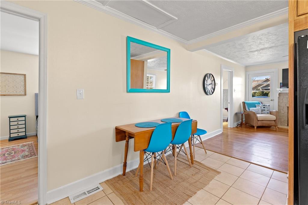 2465 Griffith Road Winston-Salem, NC 27103 - Photo 6 of 25