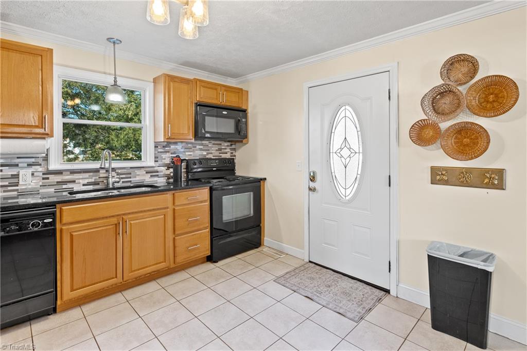 2465 Griffith Road Winston-Salem, NC 27103 - Photo 8 of 25