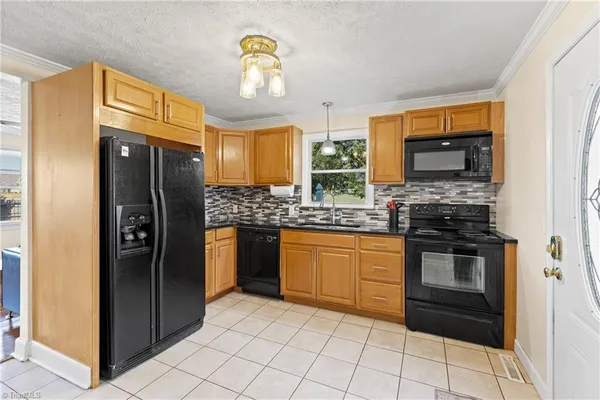 $1,650 | 2465 Griffith Road, Winston-Salem, NC 27103