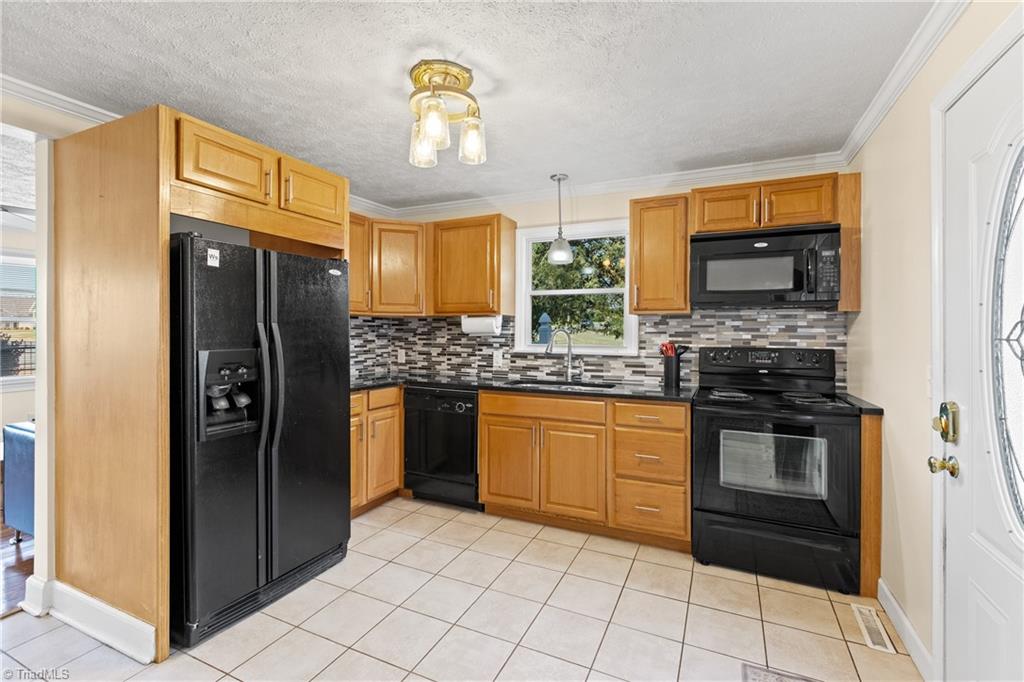 2465 Griffith Road Winston-Salem, NC 27103 - Photo 9 of 25