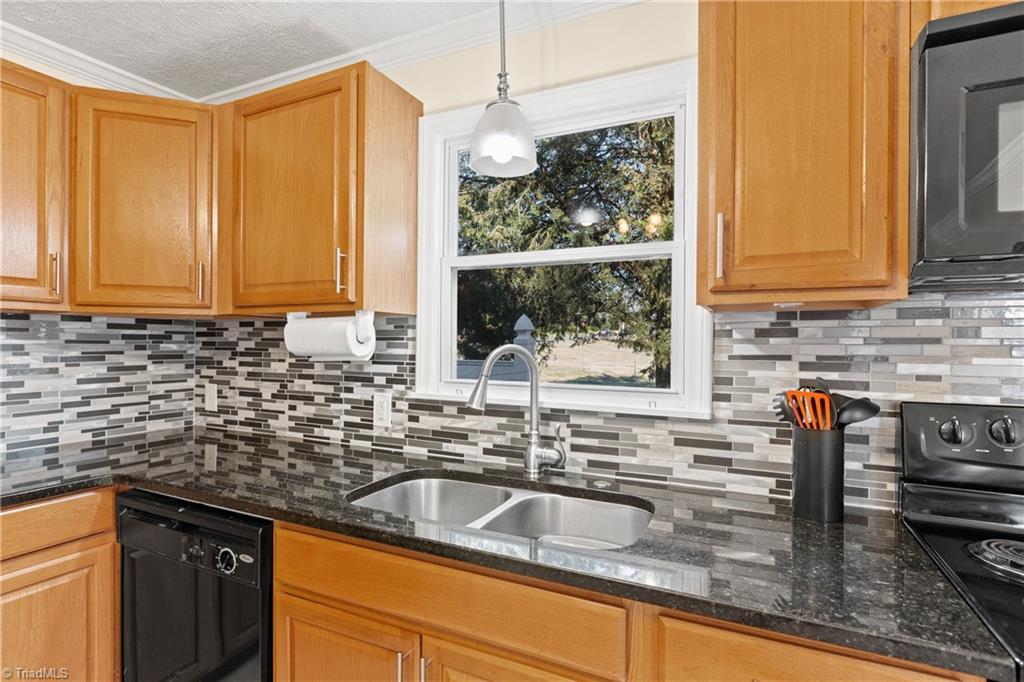 2465 Griffith Road Winston-Salem, NC 27103 - Photo 10 of 25