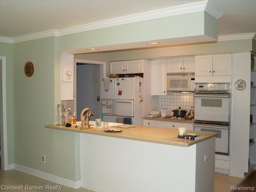 2638 Pine Ridge Road West Bloomfield, MI 48324 - Photo 6 of 11 ANOTHER VIEW OF KITCHEN