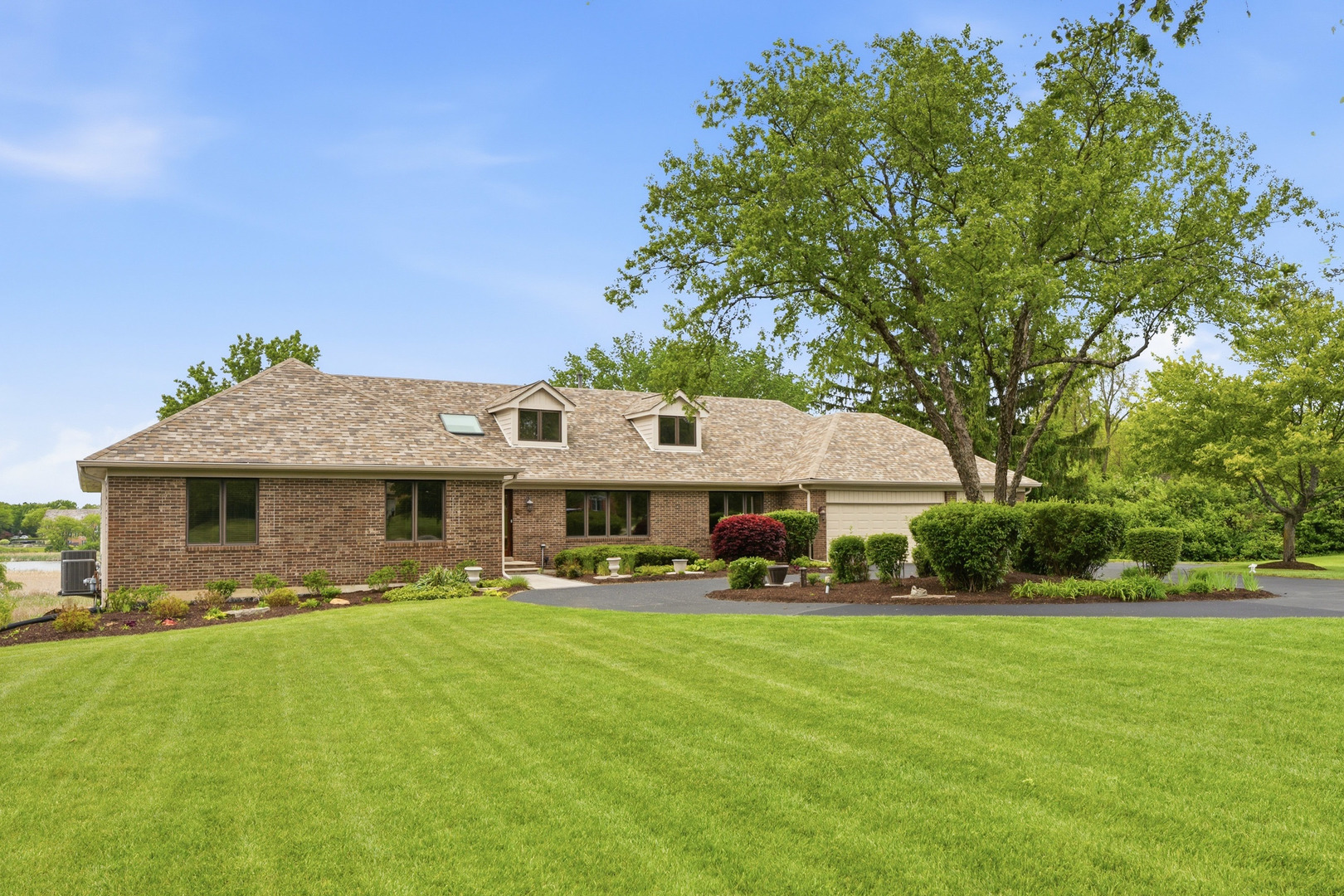 2208 Shetland Road Inverness, IL 60010 - Photo 3 of 48