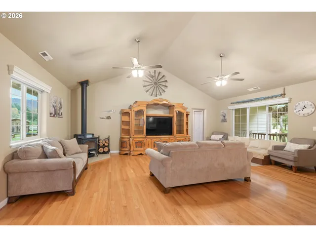$789,000 | 43950 McKenzie Highway, Walterville, OR 97489