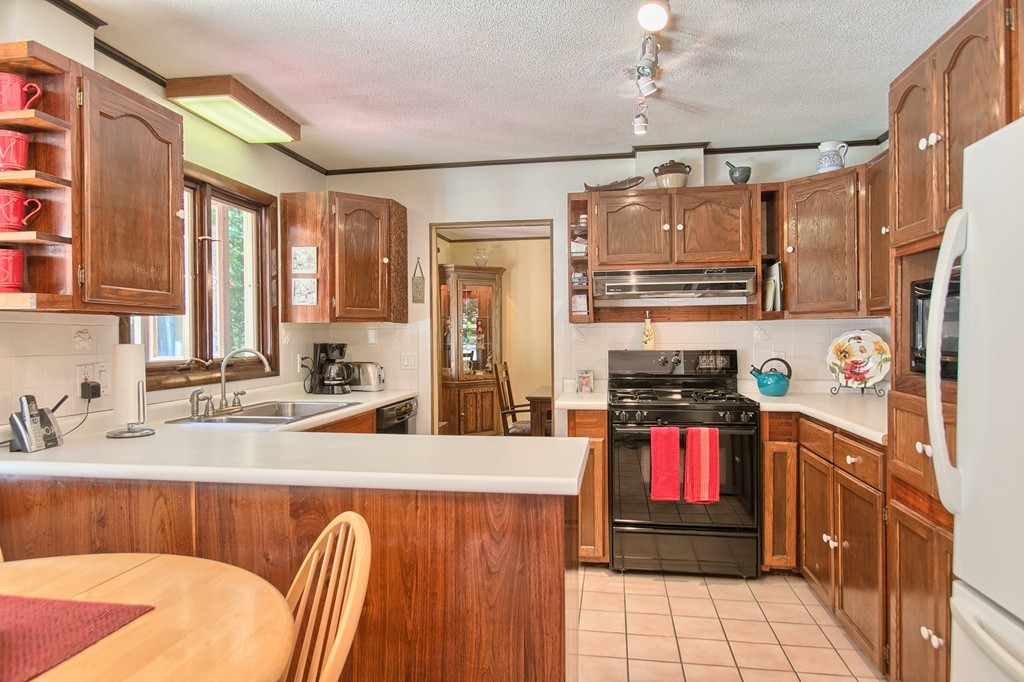 45 Pine Ridge Road Westford, MA 01886 - Photo 7 of 30 Gallery Image 7