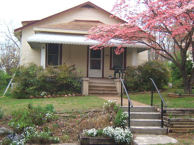 1406 Craig Robertson Road Southeast Roanoke, VA 24014 - Photo 1 of 25 Front of Home