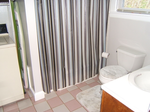 1406 Craig Robertson Road Southeast Roanoke, VA 24014 - Photo 15 of 25 Full Bath
