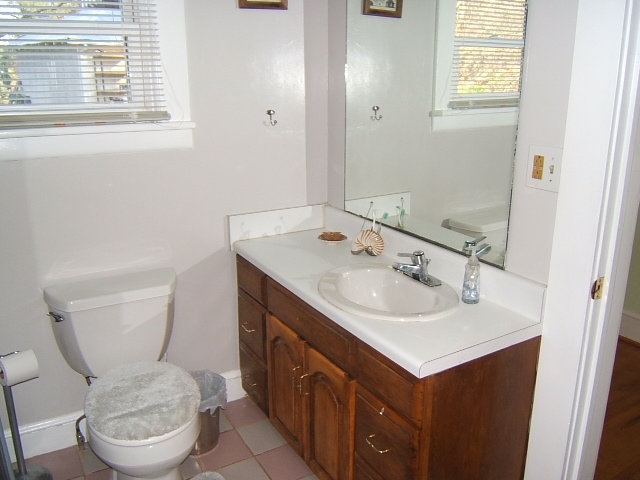 1406 Craig Robertson Road Southeast Roanoke, VA 24014 - Photo 16 of 25 Full bath