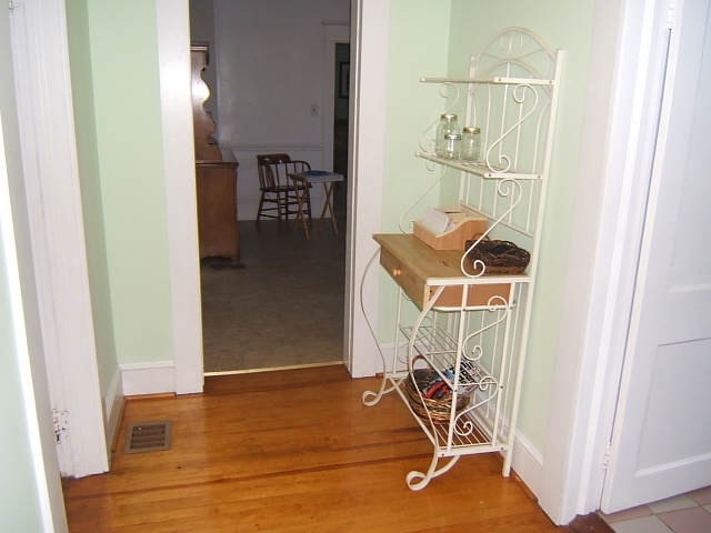 1406 Craig Robertson Road Southeast Roanoke, VA 24014 - Photo 21 of 25 Hallway