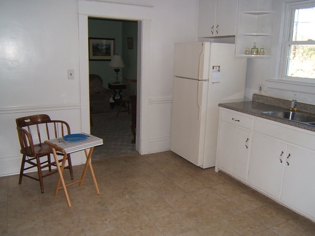 1406 Craig Robertson Road Southeast Roanoke, VA 24014 - Photo 4 of 25 Kitchen