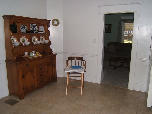 1406 Craig Robertson Road Southeast Roanoke, VA 24014 - Photo 8 of 25 Kitchen