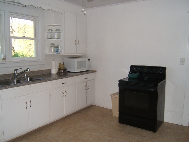 1406 Craig Robertson Road Southeast Roanoke, VA 24014 - Photo 9 of 25 Kitchen