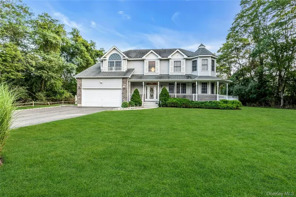 $849,000 | 3 Danamarie Lane, East Patchogue, NY 11772