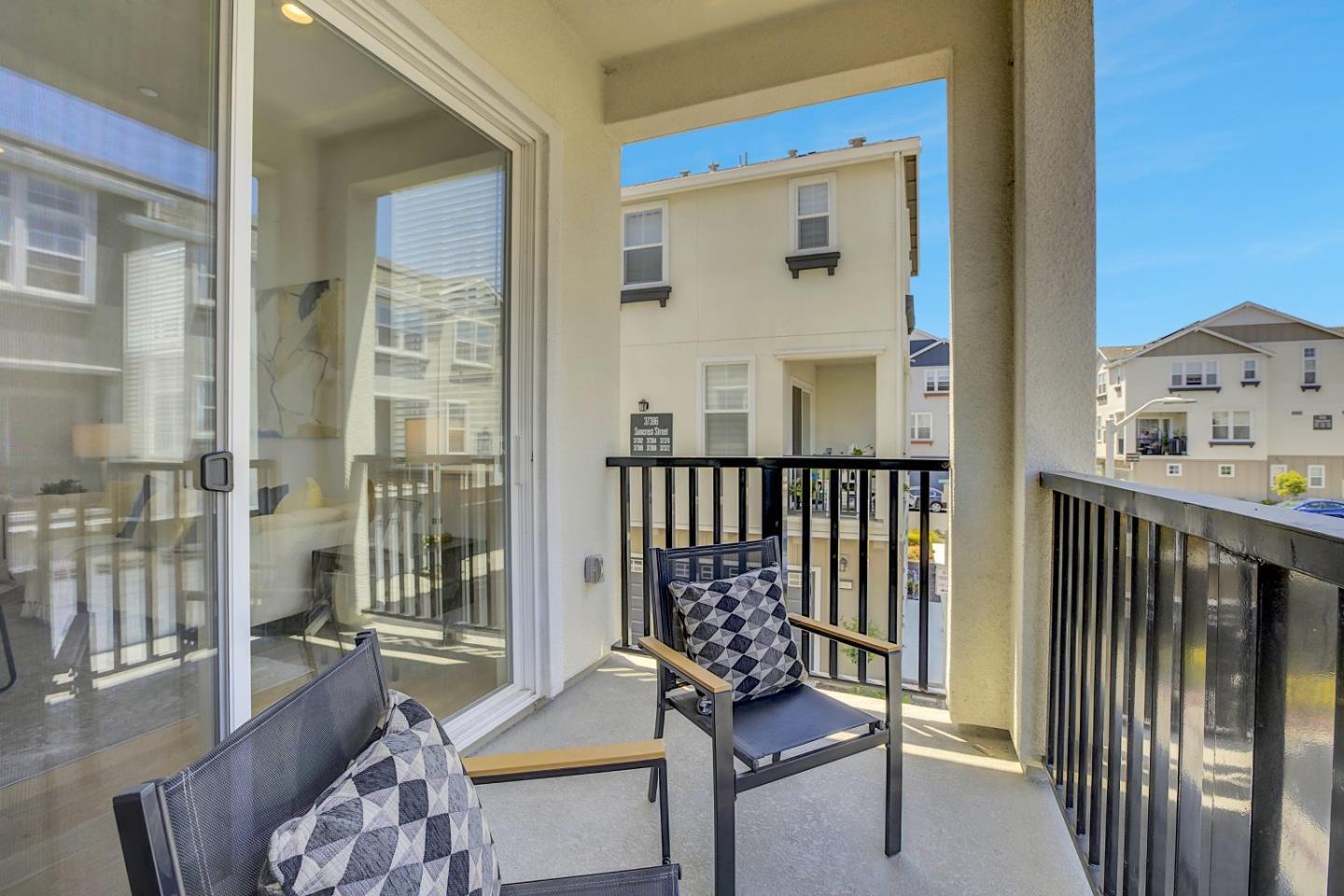 37356 Suncrest Street Newark, CA 94560 - Photo 20 of 47 a living room with furniture and a window