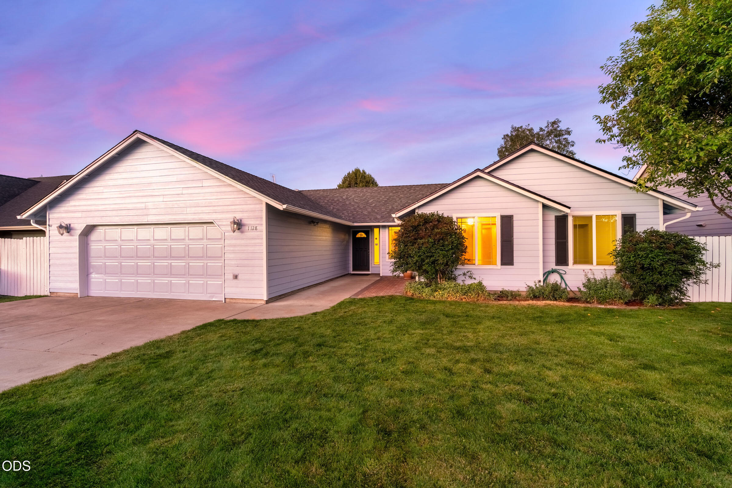 1128 Southwest Rimrock Way Redmond, OR 97756 - Photo 1 of 46
