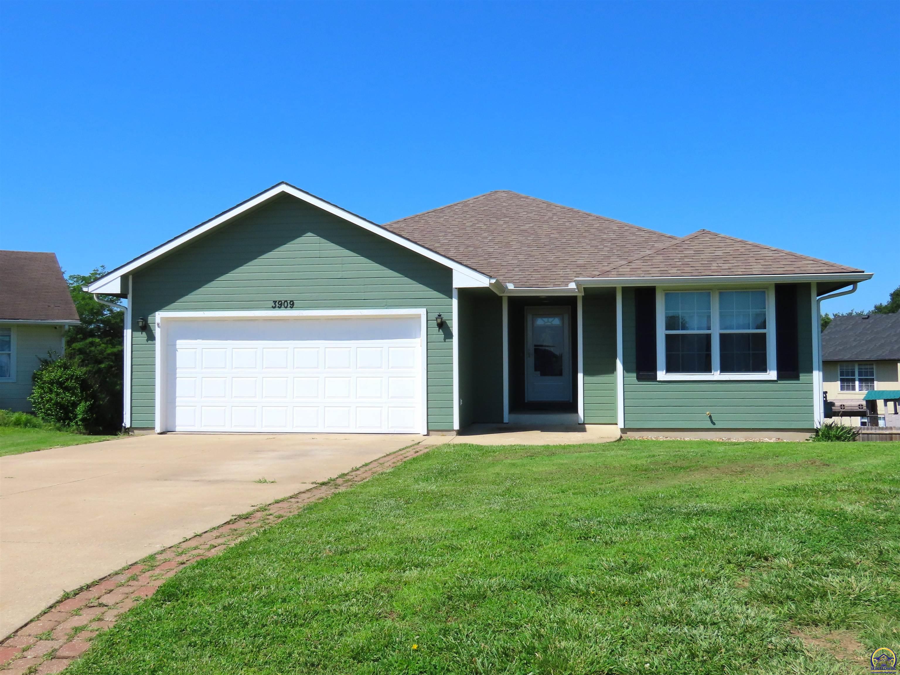 3909 Northwest Fielding Terrace Topeka, KS 66618 - Photo 1 of 33