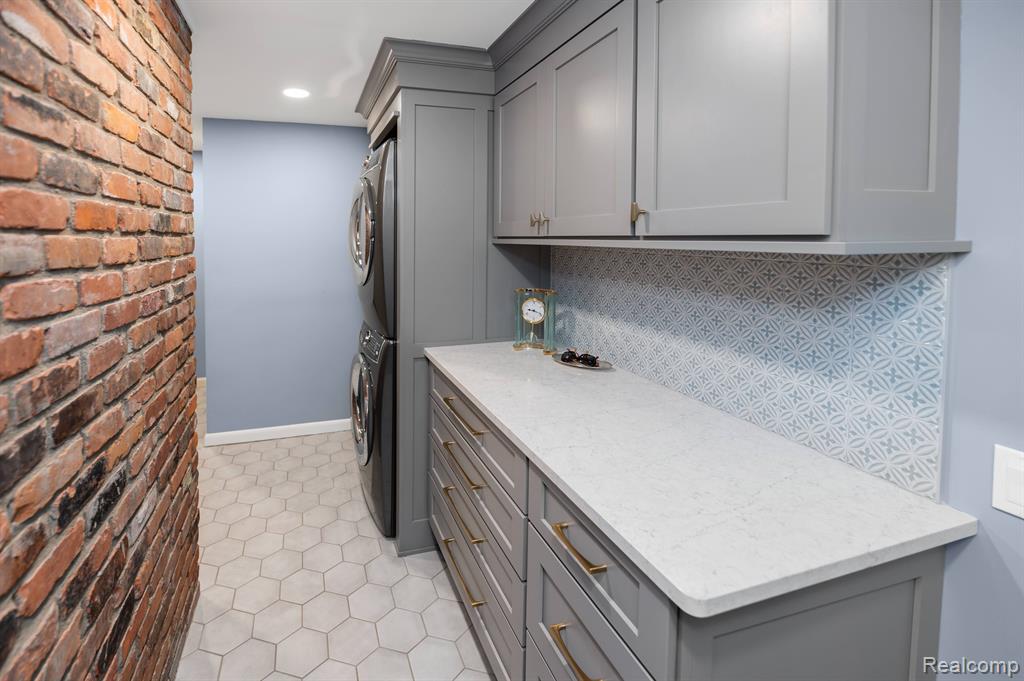 32666 Old Post Road Beverly Hills, MI 48025 - Photo 18 of 39