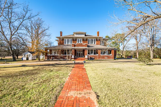 $889,000 | 1008 San Antonio Road, Crockett, TX 75835